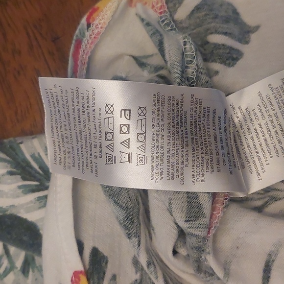 Guess Tie-Front Hawaiian T-Shirt - Picture 9 of 9